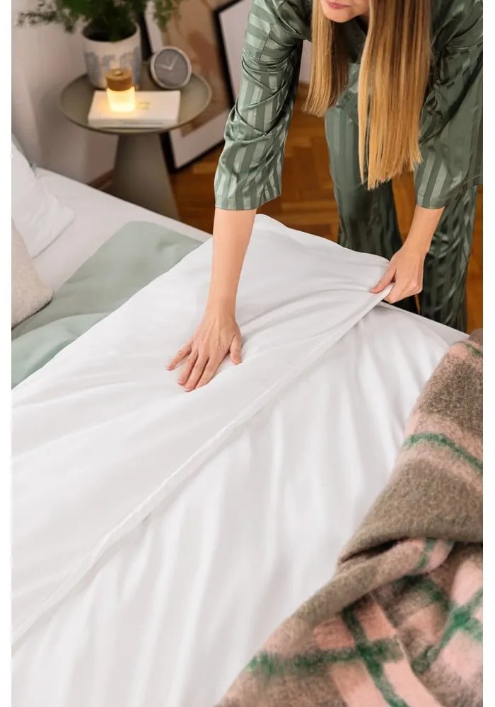 Lenjerie de pat albă din microsatin pentru pat dublu 200x200 cm Basic – Bonami Essentials