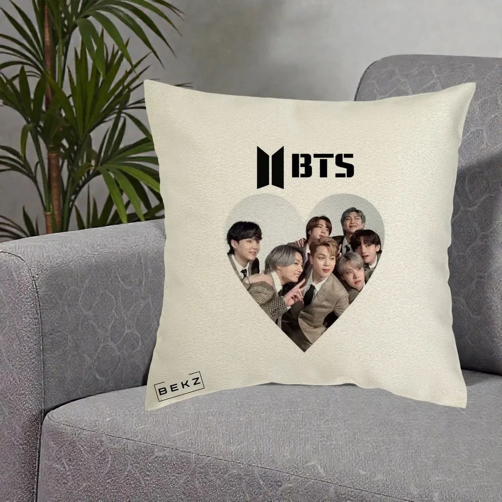 Perna Personalizata K-pop BTS Grup Fotografie in Inima, 40x40 cm, Ecru, Husa Detasabila, Perna Inclusa, BEKZ®