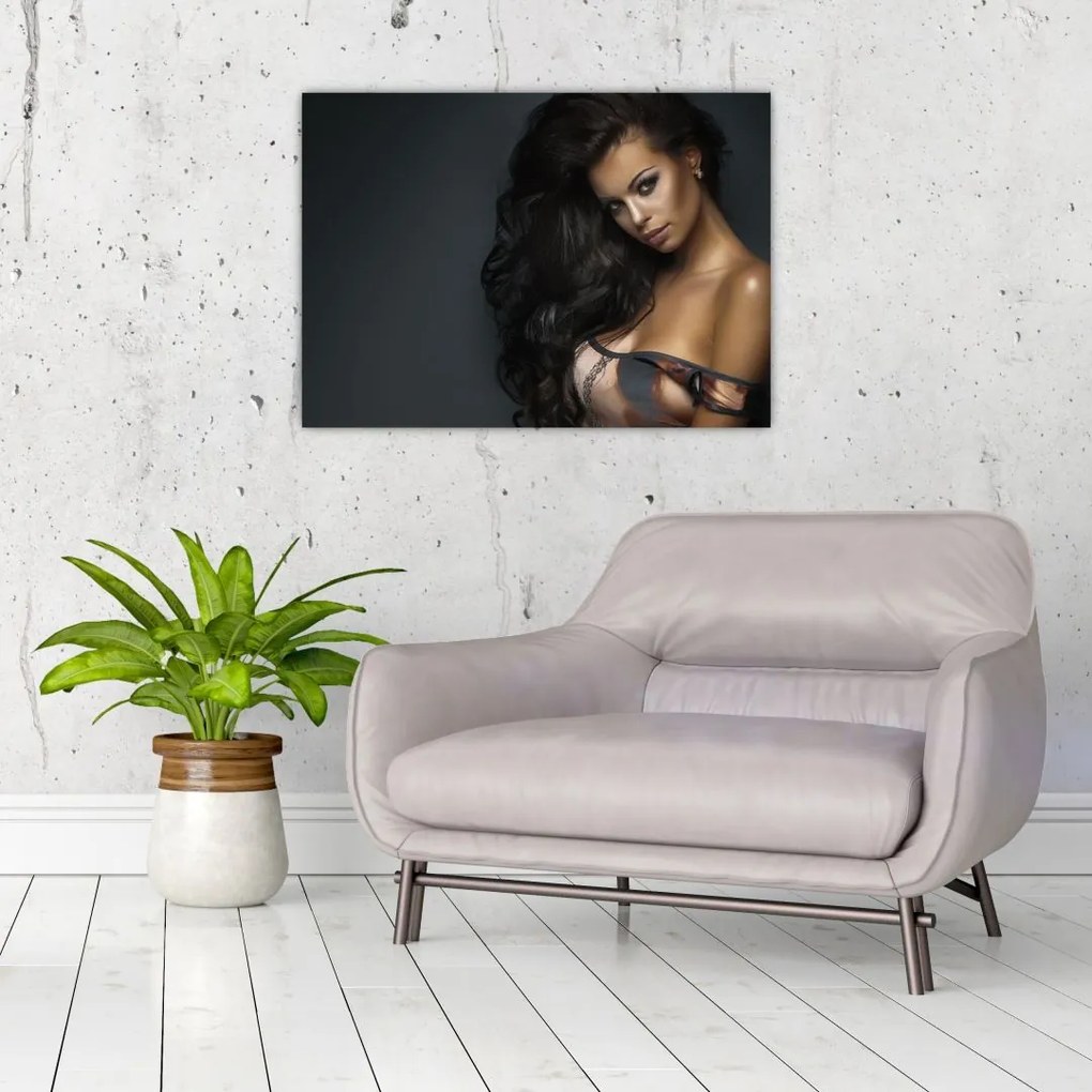 Tablou pe sticlă - Portretul unei femei seducătoare (70x50 cm)