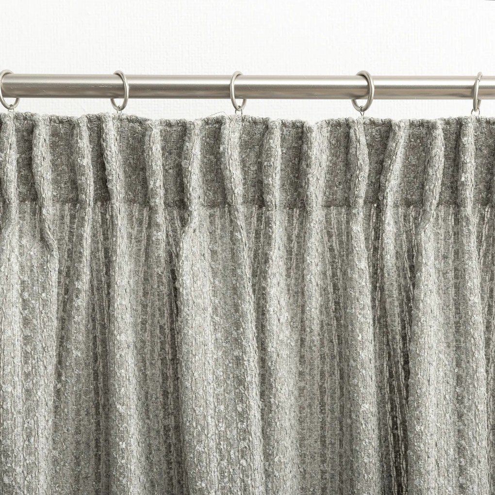 Perdea cu bandă de pliuri