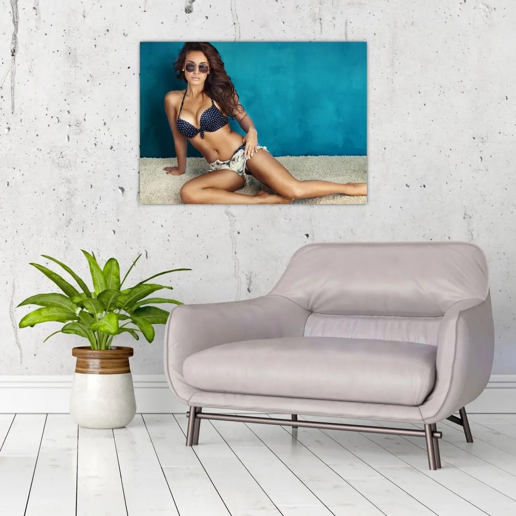 Tablou pe sticlă - Femeia pozând (70x50 cm)