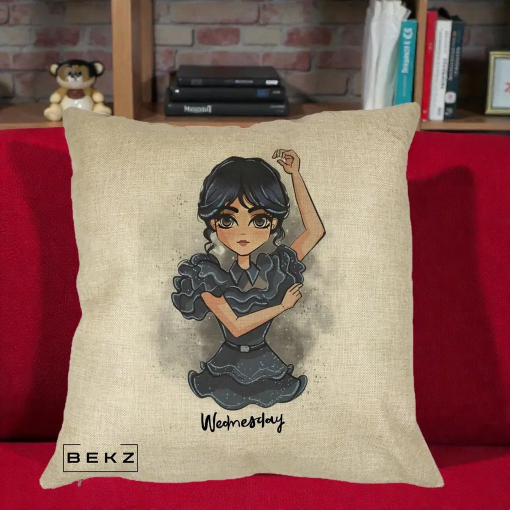 Perna Personalizata Wednesday Addams Dancing Queen, 40x40 cm, Crem, Husa Detasabila, Perna Inclusa, BEKZ®