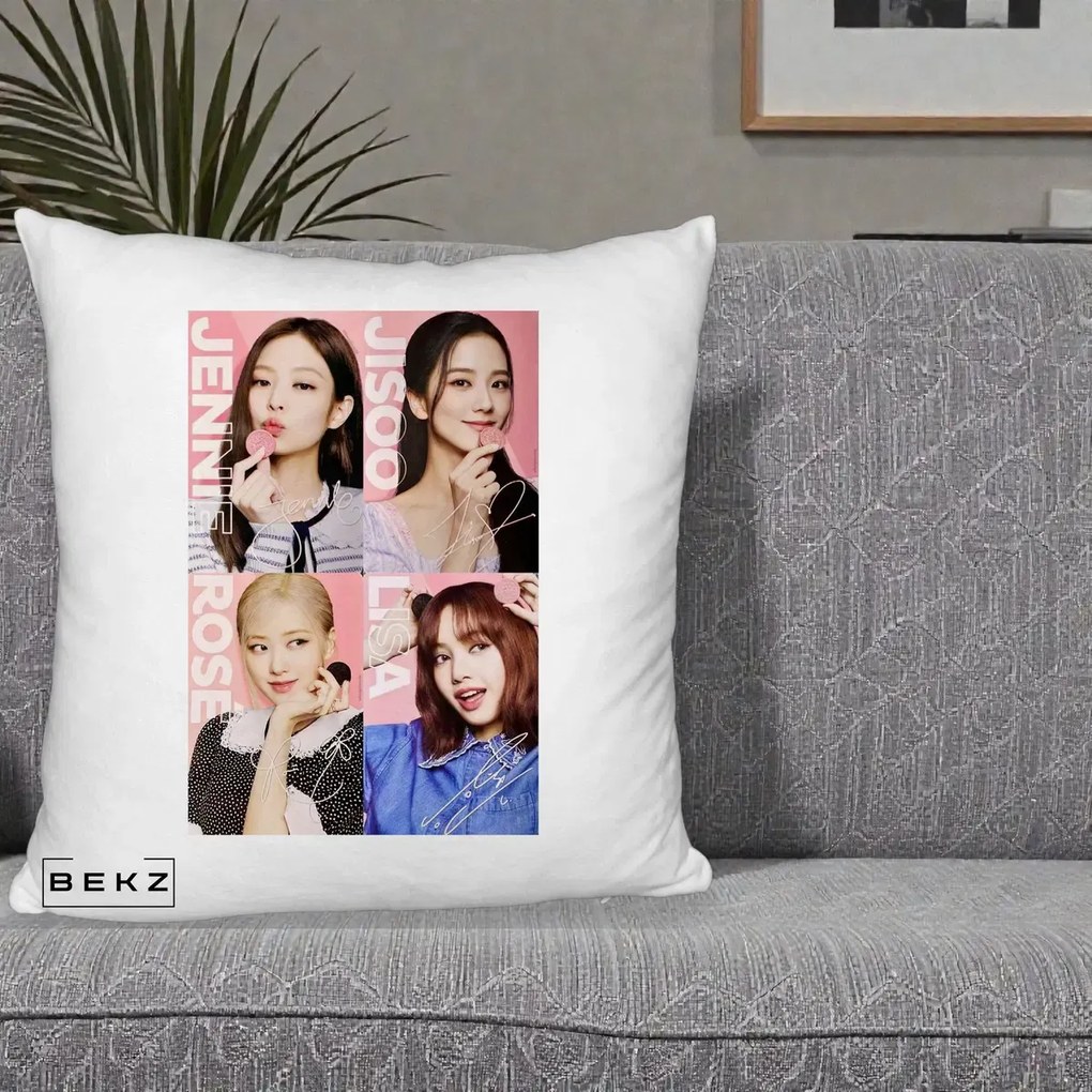 Perna Personalizata K-pop BLACKPINK Colaj 4 Portrete cu Semnature, 40x40 cm, Alb Pufos, Husa Detasabila, Perna Inclusa, BEKZ®