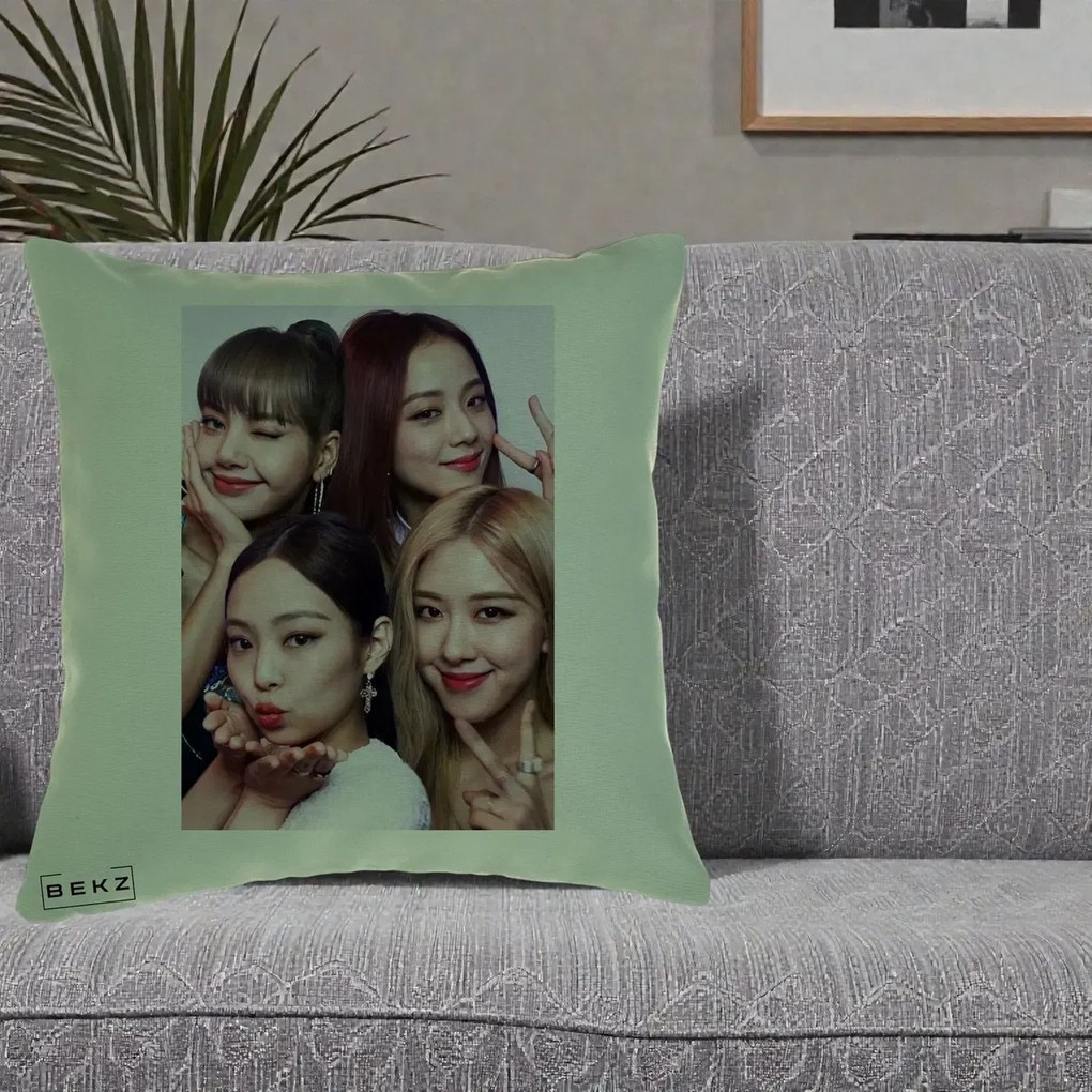 Perna Personalizata K-pop BLACKPINK Foto Grup Selfie 4 Membre, 40x40 cm, Verde, Husa Detasabila, Perna Inclusa, BEKZ®