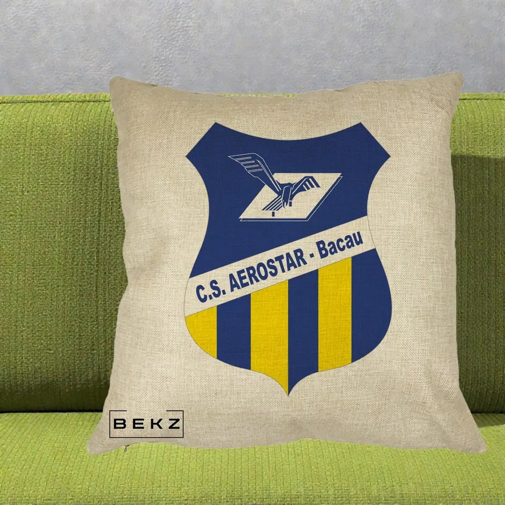 Perna Personalizata CS Aerostar Bacau Fotbal, 40x40 cm, Crem, Husa Detasabila, Perna Inclusa, BEKZ®