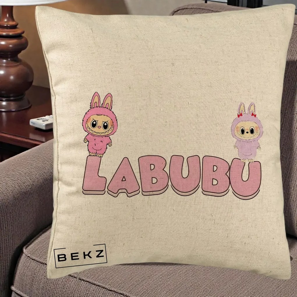 Perna Personalizata Labubu Duo Roz-Lila cu Text, 40x40 cm, Bej, Husa Detasabila, Perna Inclusa, BEKZ®