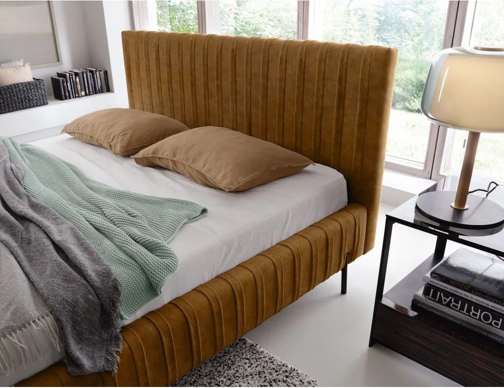 Pat matrimonial galben ocru tapițat cu spațiu de depozitare cu somieră 180x200 cm Plissa – ELTAP