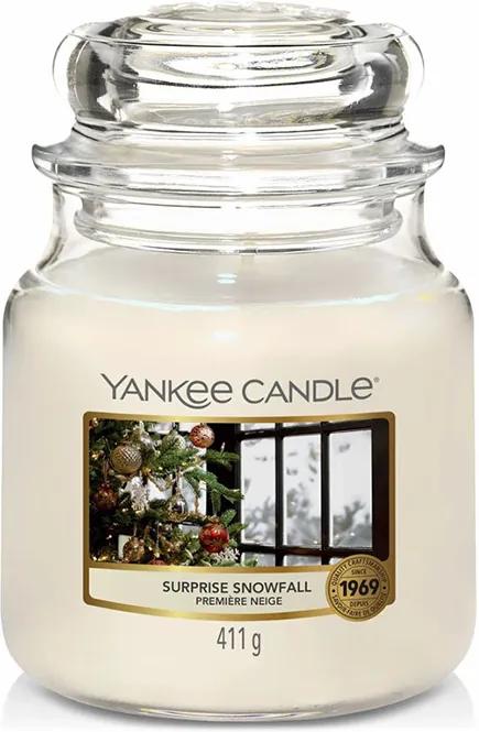 Yankee Candle parfumata lumanare Surprise Snowfall Classic mijlocie