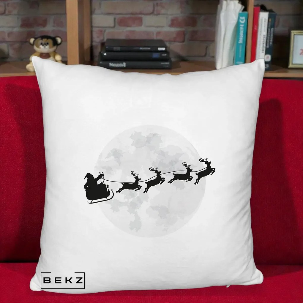 Perna Decorativa Mos Craciun Sanie Luna, 40x40 cm, Alb Pufos, Husa Detasabila, Perna Inclusa, BEKZ®