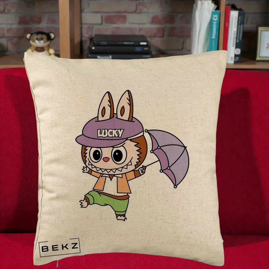 Perna Personalizata Labubu Lucky cu Umbrela, 40x40 cm, Bej, Husa Detasabila, Perna Inclusa, BEKZ®