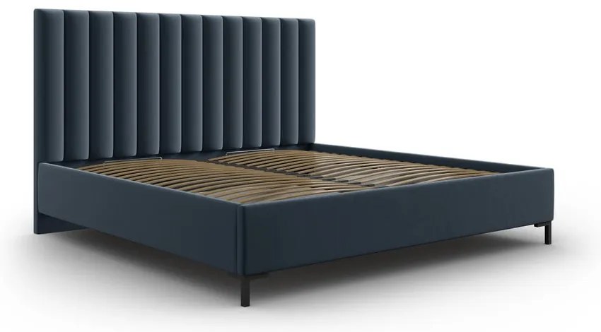 Pat matrimonial albastru închis tapițat cu spațiu de depozitare și somieră 180x200 cm Casey – Mazzini Beds