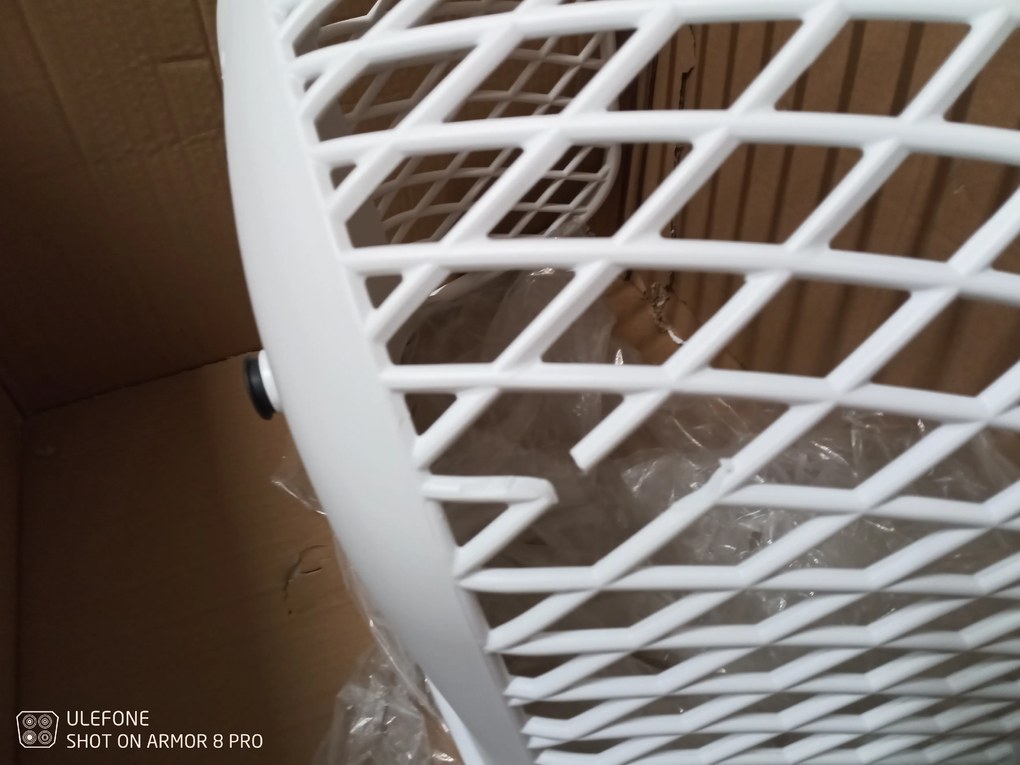 OFERTA Scaun din plastic alb CORRAL B calitatea II