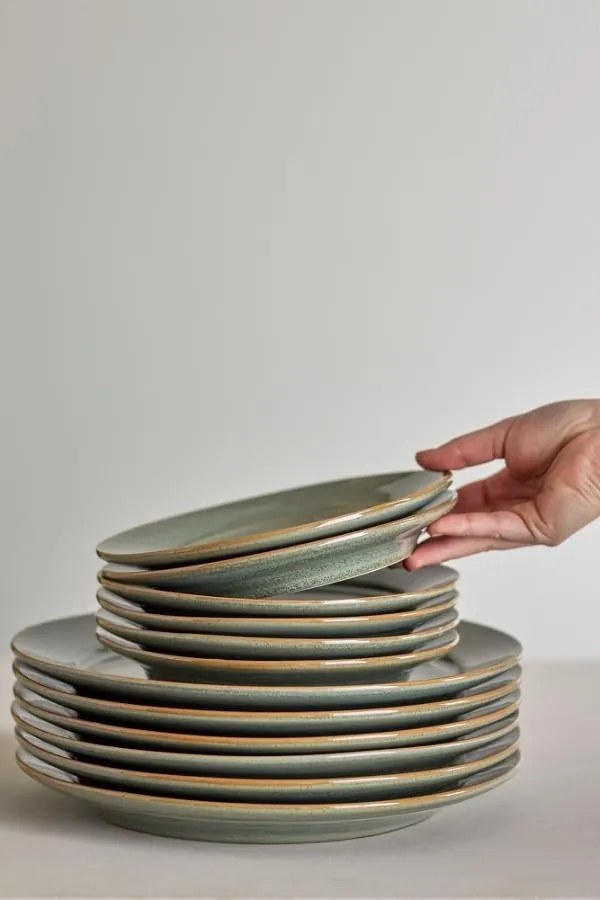 Farfurie din ceramică verde cu finisaj artizanal și margine maro, 28 cm, "Pixie"