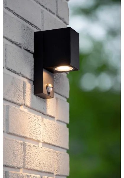 Corp de iluminat de exterior cu senzor Lucide 69802/01/30 ZARO 1xGU10/7W/230V IP65 negru