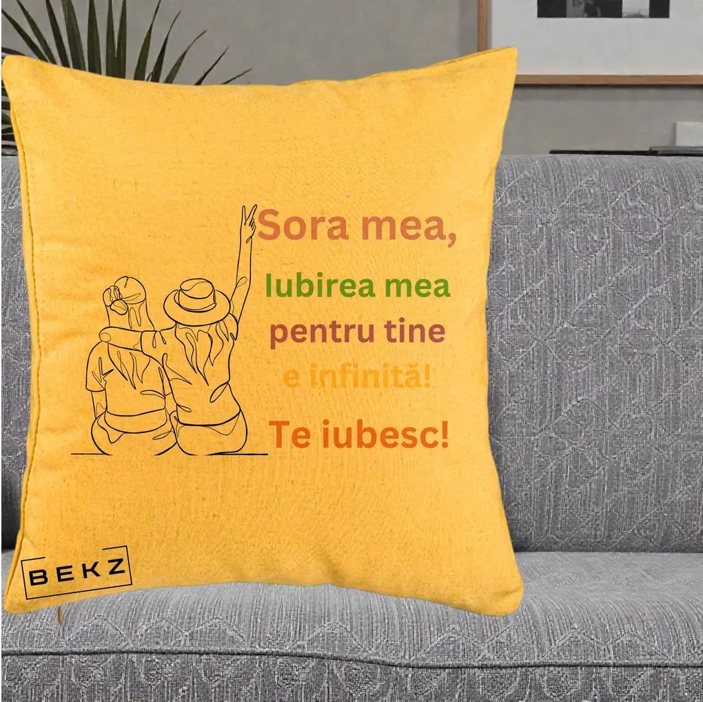 Cadou pentru Sora - Perna Personalizata Sora Mea Te Iubesc Doua Fete cu Palarie si Umbrela, 40x40 cm, Galben, Husa Detasabila, Perna Inclusa, BEKZ®
