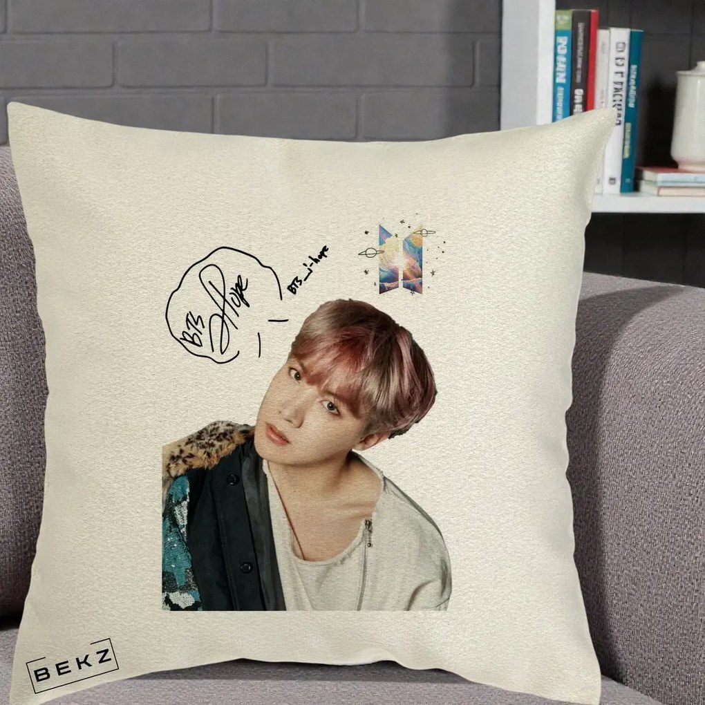 Perna Personalizata K-pop BTS J-Hope Par Roz Autograf, 40x40 cm, Ecru, Husa Detasabila, Perna Inclusa, BEKZ®