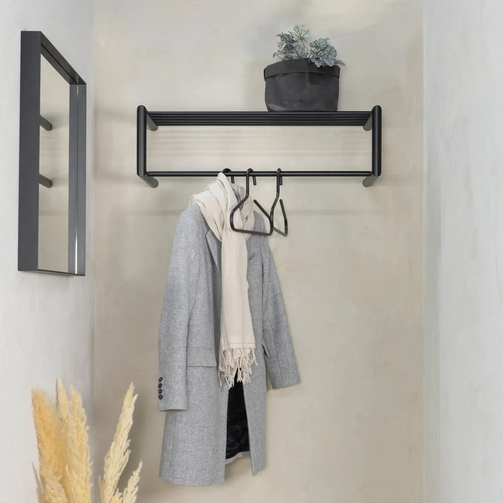 Cuier de perete negru cu raft din metal 80 cm Smooth – Spinder Design