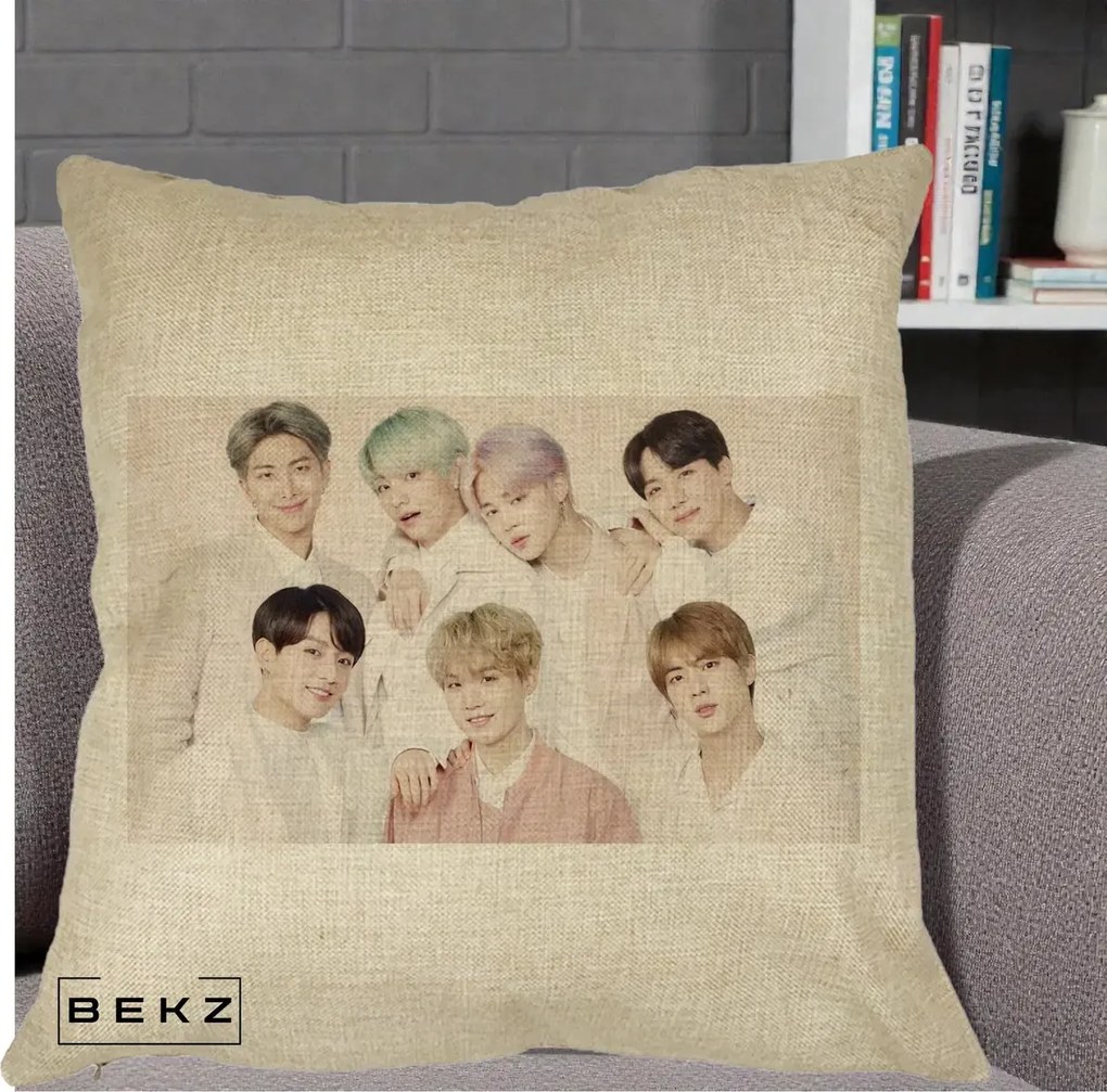 Perna Personalizata K-pop BTS Foto Grup Landscape Pastel, 40x40 cm, Crem, Husa Detasabila, Perna Inclusa, BEKZ®