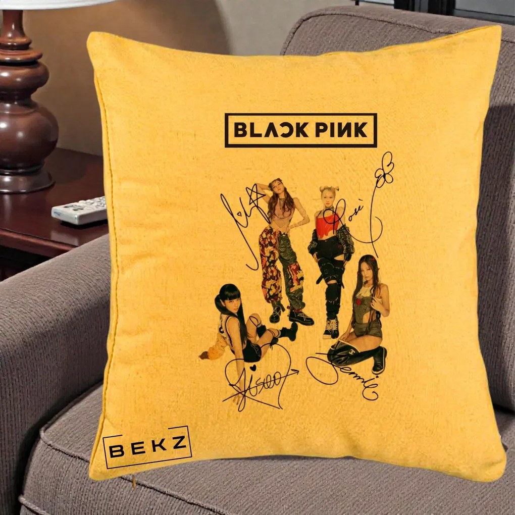 Perna Personalizata K-pop BLACKPINK Fotografie Grup Autografe Toate Membre, 40x40 cm, Galben, Husa Detasabila, Perna Inclusa, BEKZ®