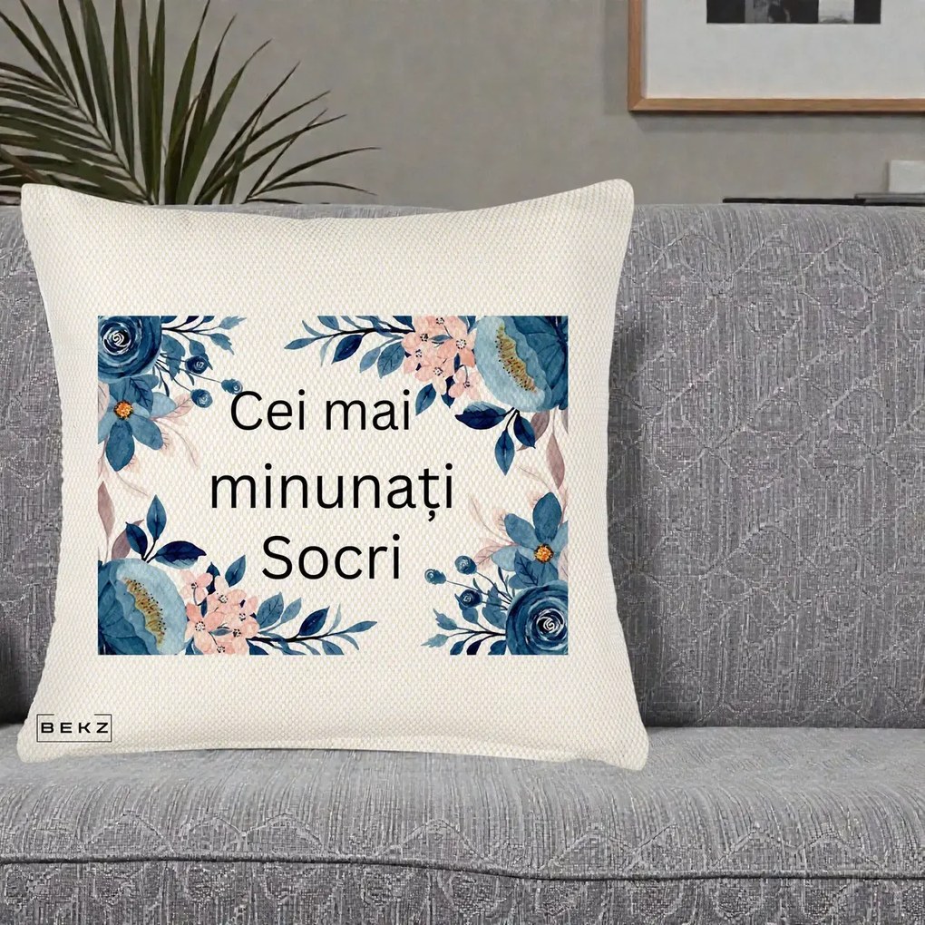 Cadou pentru Socri - Perna Personalizata Cei mai Minunati Socri cu Flori Albastre si Roz, 40x40 cm, Crem Reliefat, Husa Detasabila, Perna Inclusa, BEKZ®