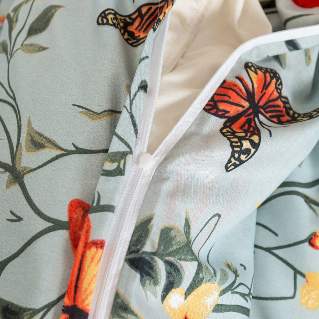 Lenjerie de pat din microfibra MONARCH WINGS albastru deschis Dimensiune lenjerie de pat: 70 x 90 cm | 140 x 220 cm
