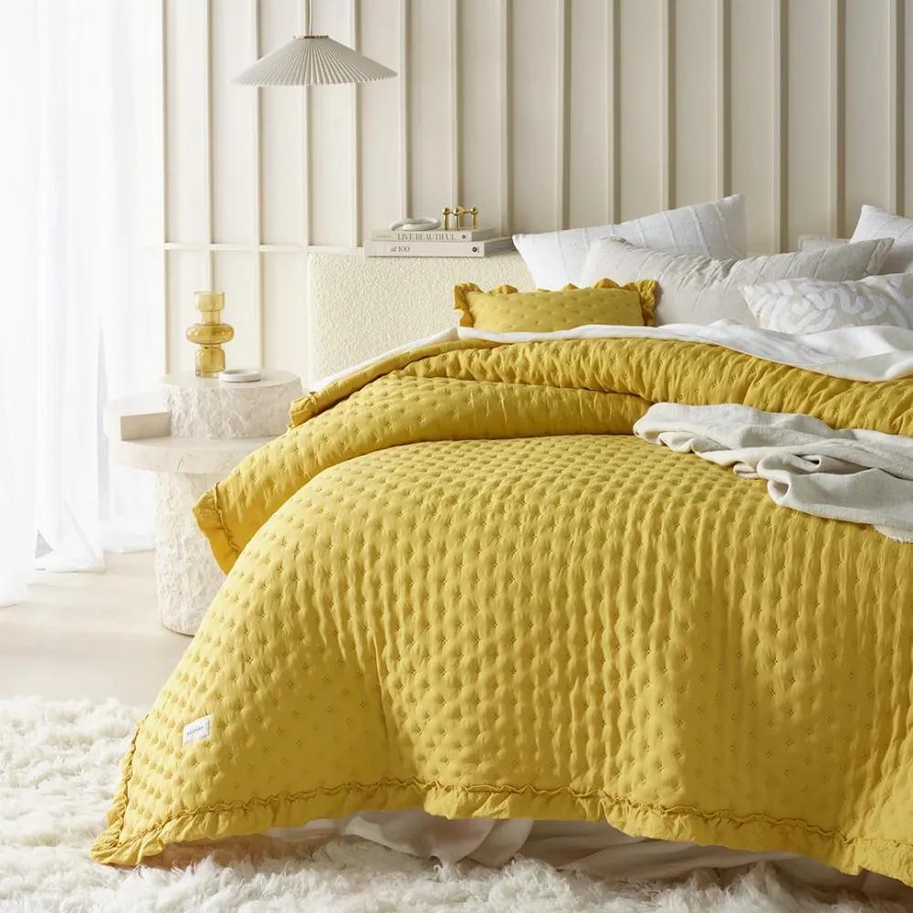 Cuvertură de pat modernă galbenă Molly cu volănașe 220 x 240 cm