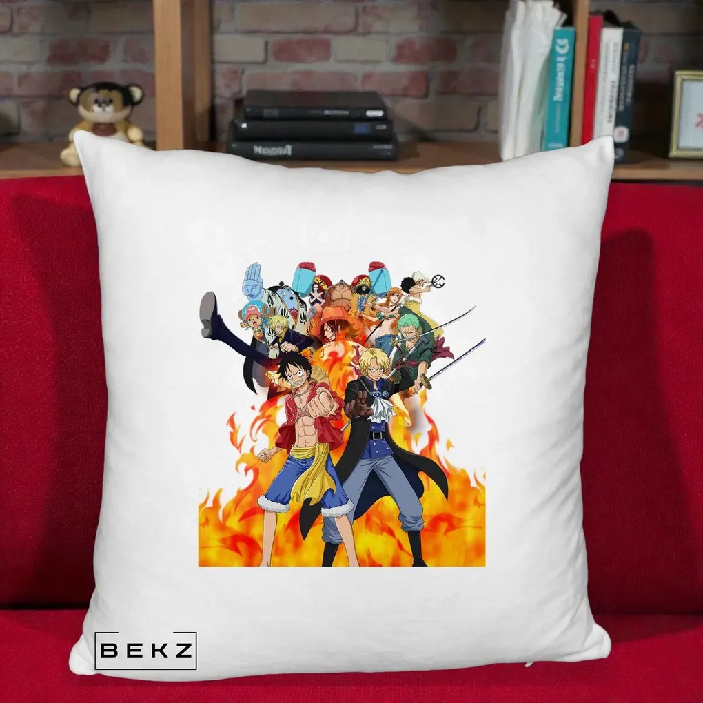 Perna Personalizata One Piece Echipa Straw Hat in Flacari, 40x40 cm, Alb Pufos, Husa Detasabila, Perna Inclusa, BEKZ®