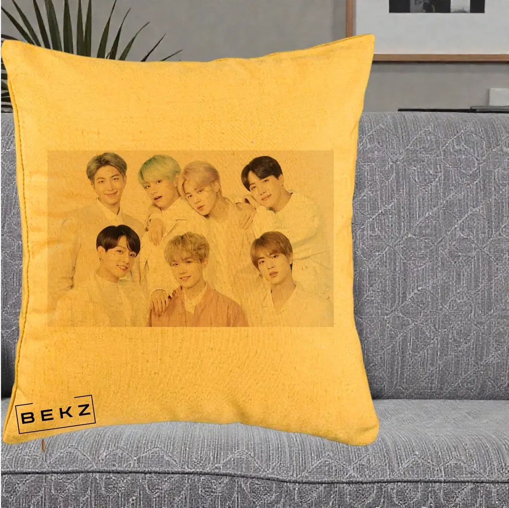 Perna Personalizata K-pop BTS Foto Grup Landscape Pastel, 40x40 cm, Galben, Husa Detasabila, Perna Inclusa, BEKZ®
