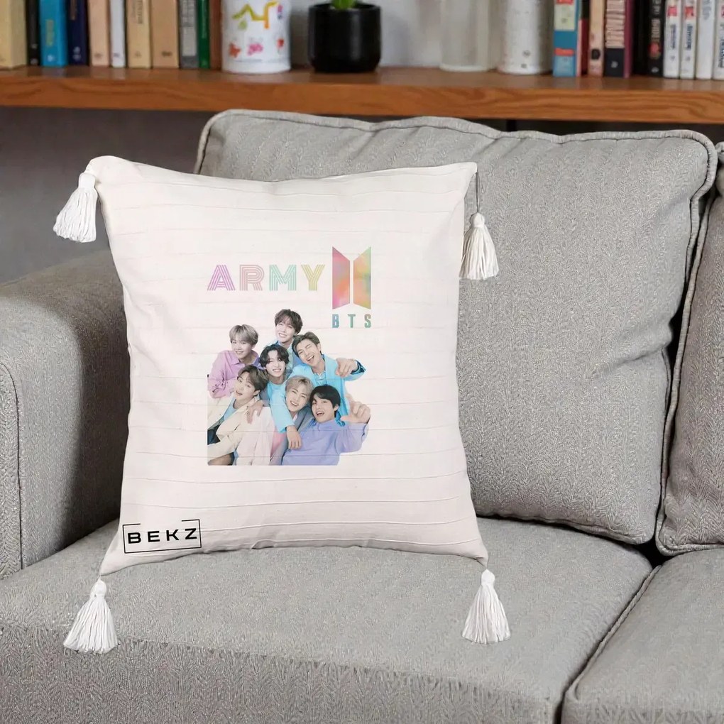 Perna Personalizata K-pop BTS ARMY Fotografie Grup Veseli, 40x40 cm, Bej cu Franjuri, Husa Detasabila, Perna Inclusa, BEKZ®