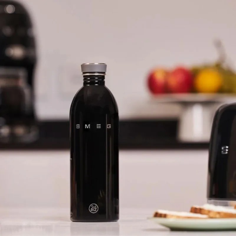 Sticla termos SMEG Clima 50's Style WBF01BL, 500 ml, Inchidere ermetica, Pereti dubli, Otel inoxidabil 18/8, Negru