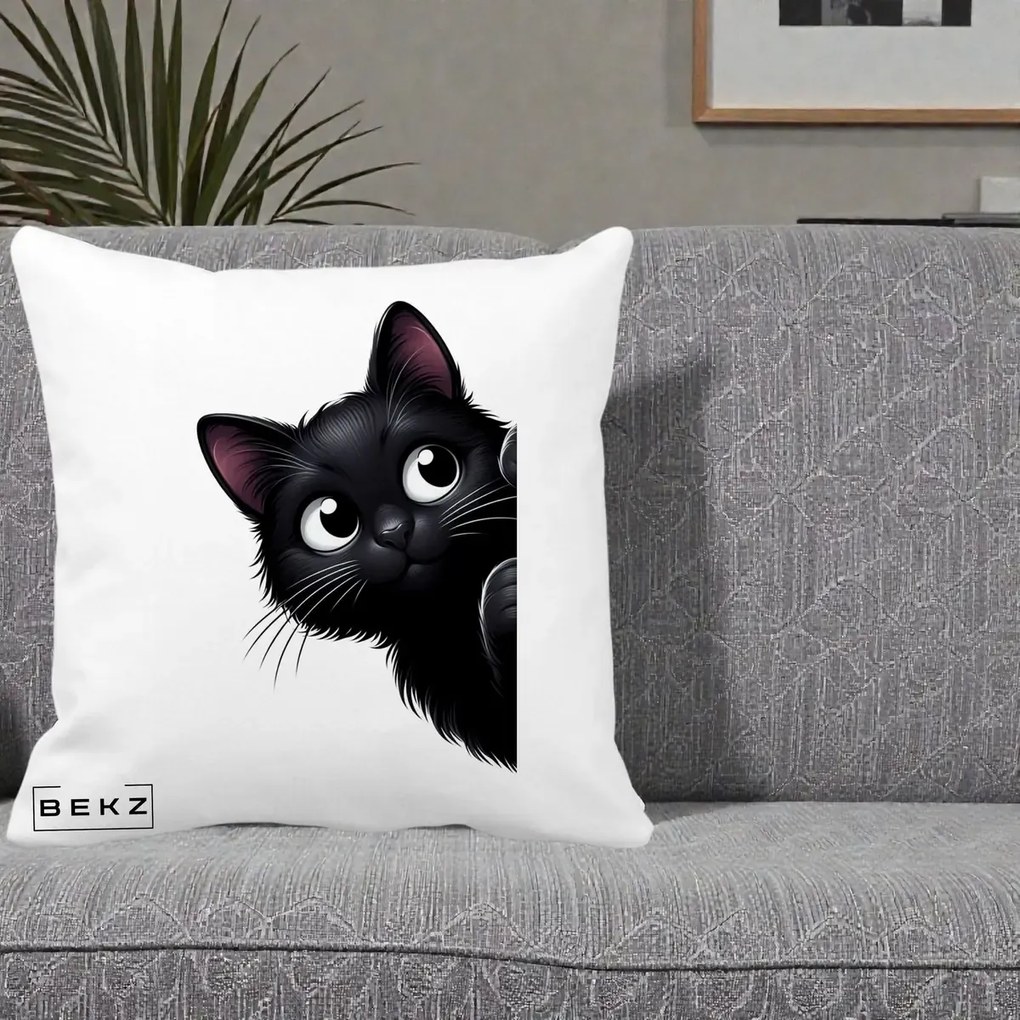 Perna Decorativa Pisica Neagra Dragalasa Curioasa, 40x40 cm, Alba Mata, Husa Detasabila, Perna Inclusa, BEKZ®