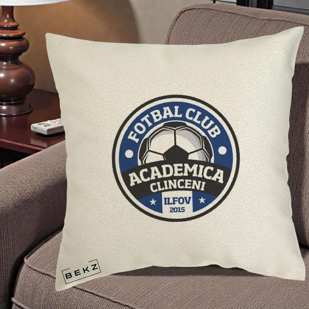 Perna Personalizata Academica Clinceni Fotbal Club, 40x40 cm, Ecru, Husa Detasabila, Perna Inclusa, BEKZ®