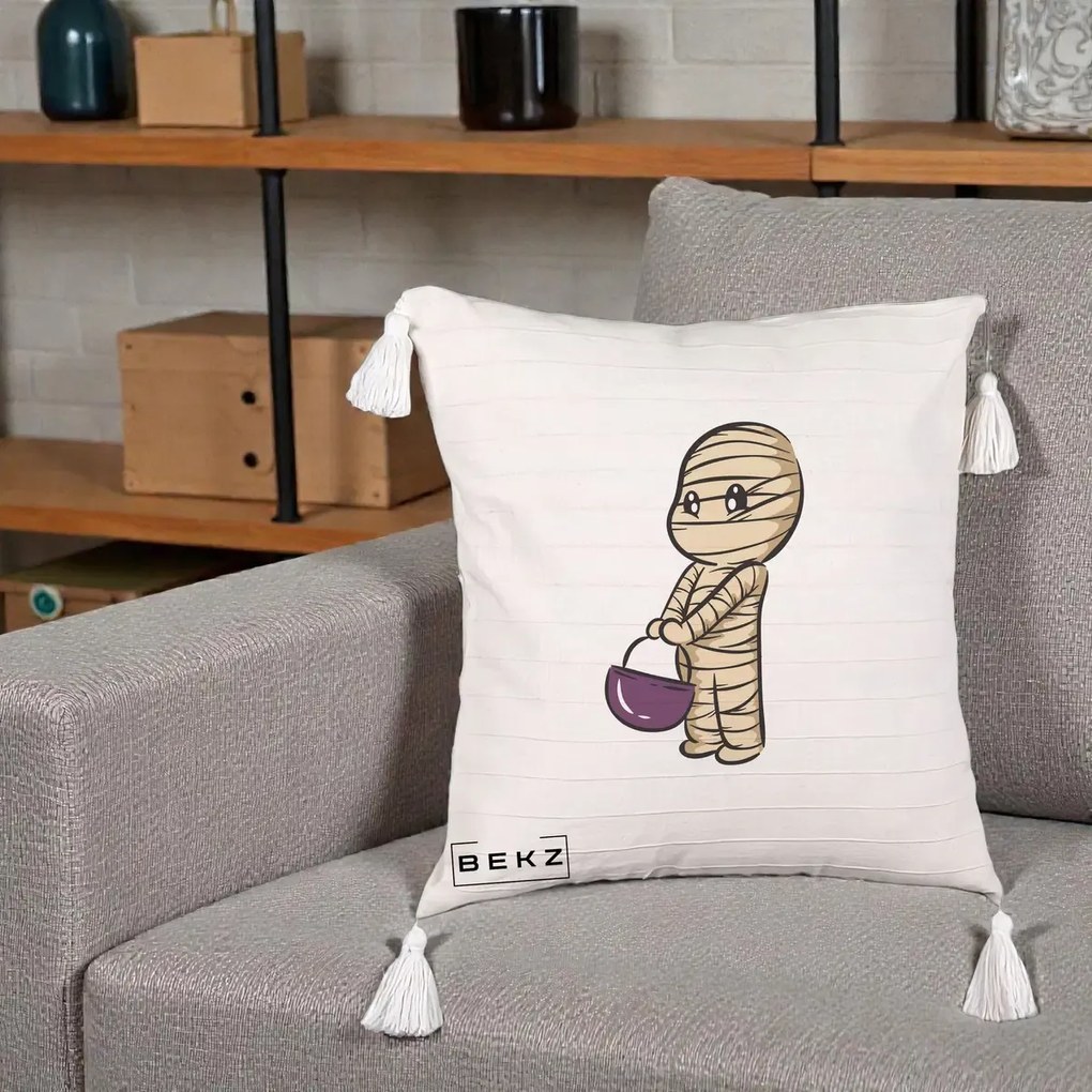 Perna Decorativa Halloween Mummy Kawaii cu Cos, 40x40 cm, Bej cu Franjuri, Husa Detasabila, Perna Inclusa, BEKZ®