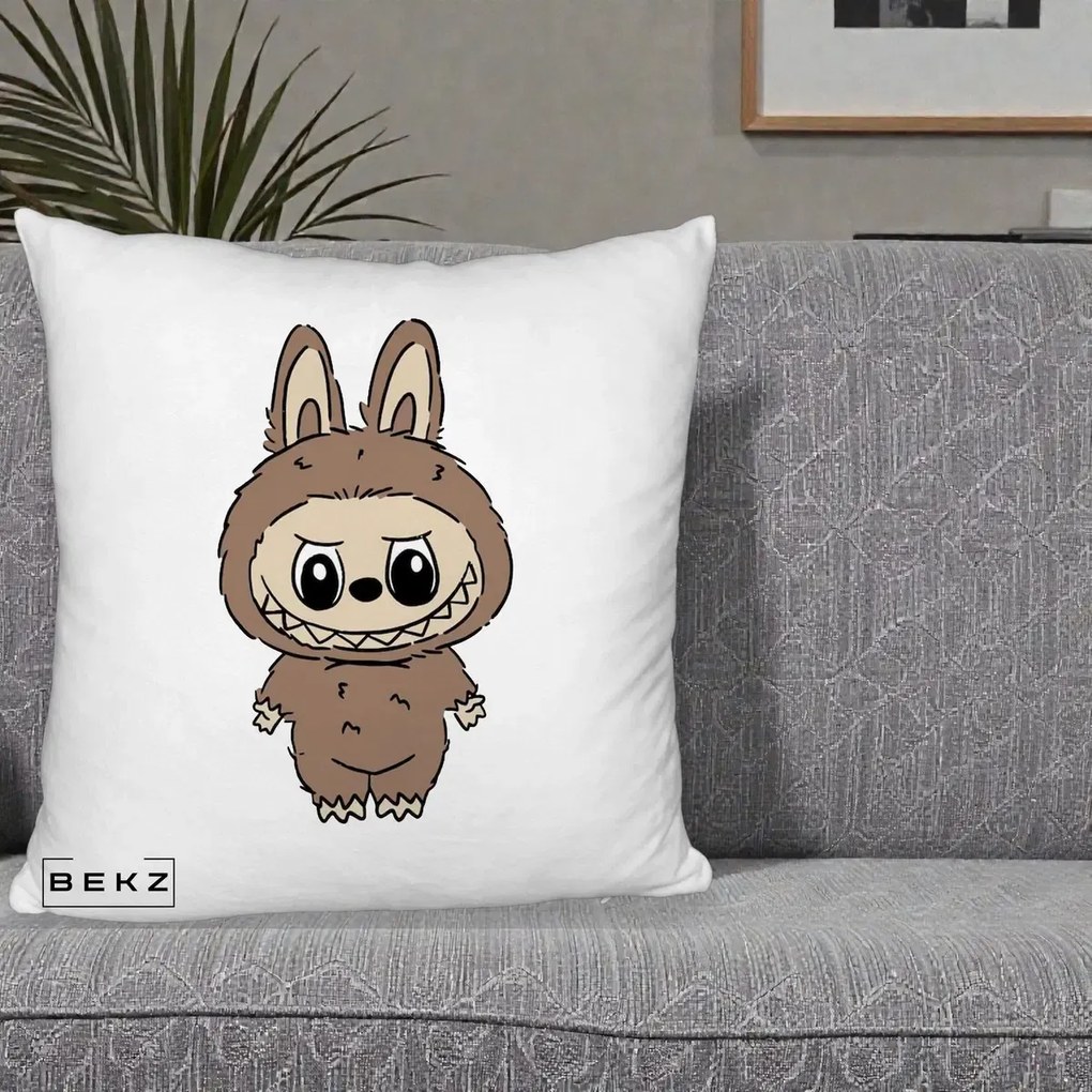 Perna Personalizata Labubu Maro Natural Solo, 40x40 cm, Alb Pufos, Husa Detasabila, Perna Inclusa, BEKZ®
