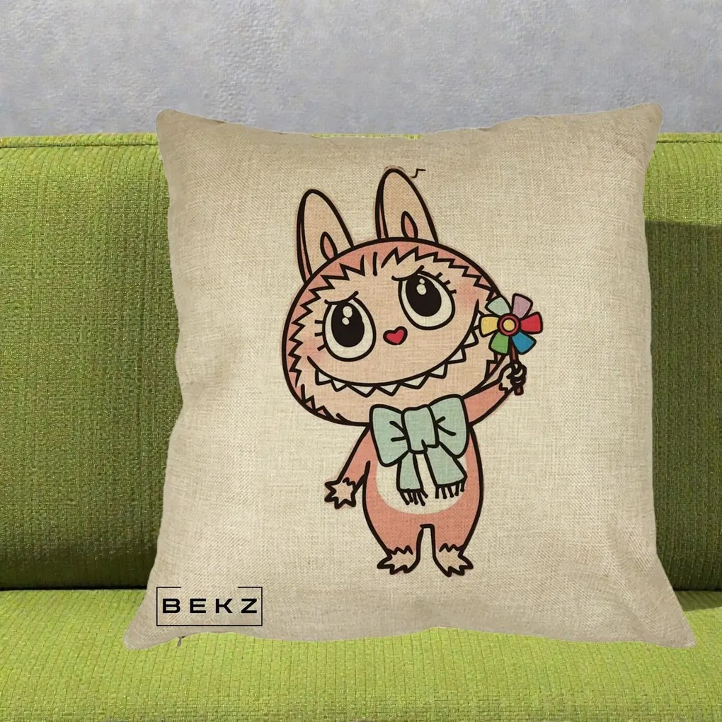 Perna Personalizata Labubu Roz cu Morisca, 40x40 cm, Crem, Husa Detasabila, Perna Inclusa, BEKZ®