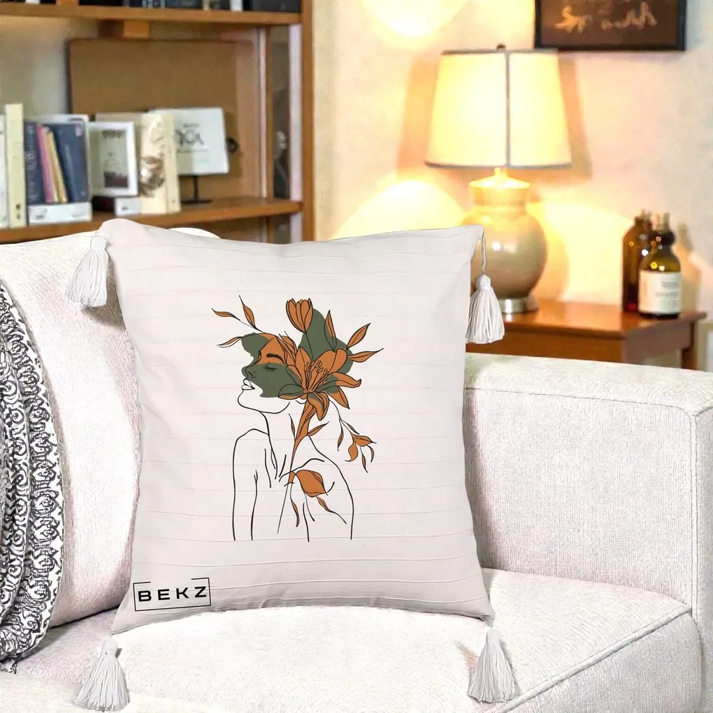 Perna Decorativa Portret Feminin Crin Auriu, 40x40 cm, Bej cu Franjuri, Husa Detasabila, Perna Inclusa, BEKZ®