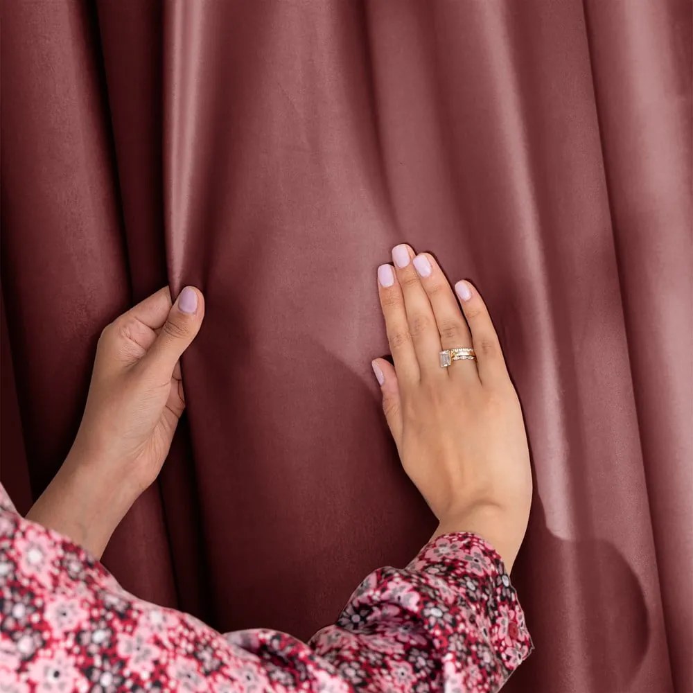 Draperie roz dimout (semi-opacă) din catifea 140x270 cm Eyelets – Restilo