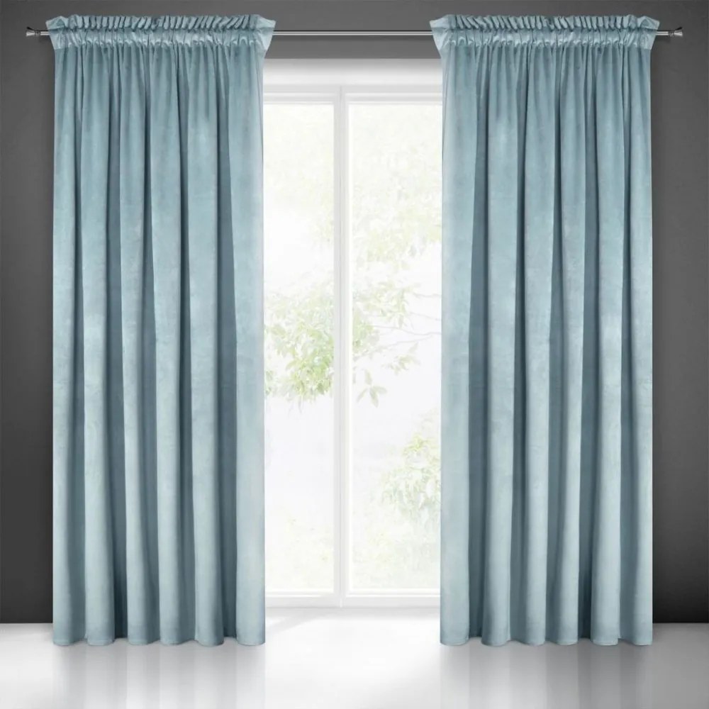 Draperie de catifea albastru deschis, cu agățare pe bandă încrețită 140 x 270 cm