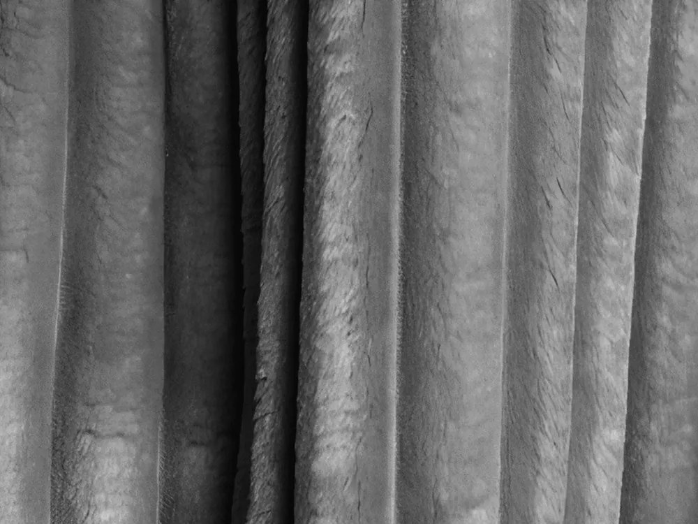 Colțar gri extensibil/cu spațiu de depozitare cu tapițerie din catifea reiată (cu colț pe partea stângă/cu șezlong) Kona – Makamii