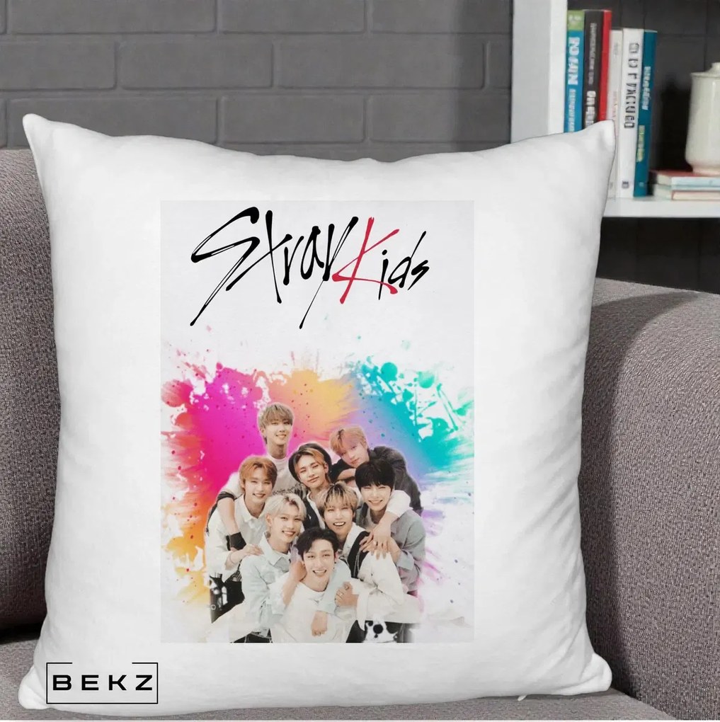 Perna Personalizata K-pop Stray Kids cu Splash Multicolor, 40x40 cm, Alb Pufos, Husa Detasabila, Perna Inclusa, BEKZ®