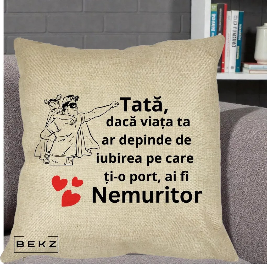 Cadou pentru Tata - Perna Personalizata Tata Nemuritor Supererou cu Masca, 40x40 cm, Crem, Husa Detasabila, Perna Inclusa, BEKZ®