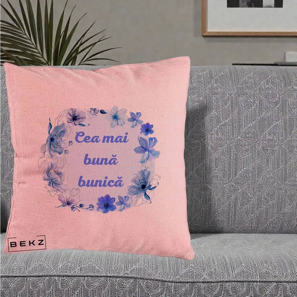 Cadou pentru Bunica - Perna Personalizata Cea Mai Buna Bunica Coronita Flori Albastre Acuarela, 40x40 cm, Roz, Husa Detasabila, Perna Inclusa, BEKZ®