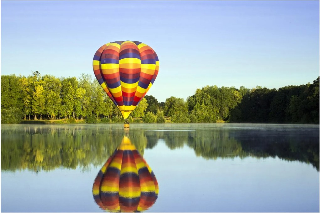 Tablou cu balon cu aer cald pe un lac (90x60 cm)