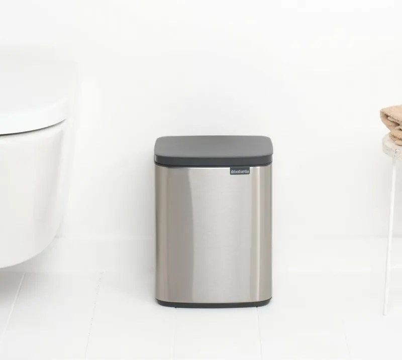 Cos de gunoi Brabantia Bo Small 1006632, 7 l, Deschidere lina si silentioasa, Baza antiderapanta, Rezistent la amprente, Otel inoxidabil/Mat