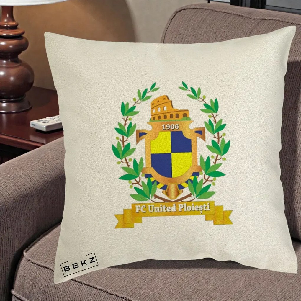 Perna Personalizata FC United Ploiesti 1906 Fotbal, 40x40 cm, Ecru, Husa Detasabila, Perna Inclusa, BEKZ®