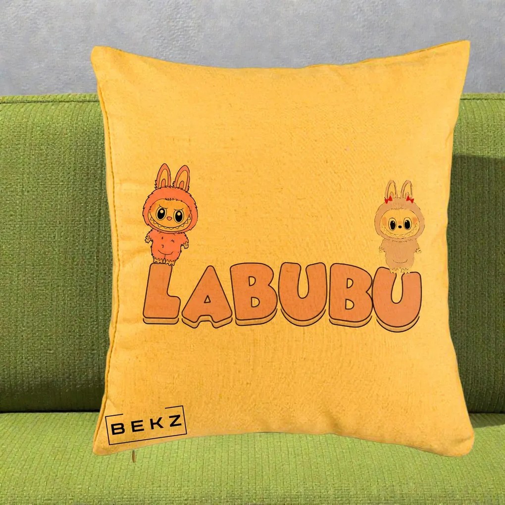 Perna Personalizata Labubu Duo Roz-Lila cu Text, 40x40 cm, Galben, Husa Detasabila, Perna Inclusa, BEKZ®