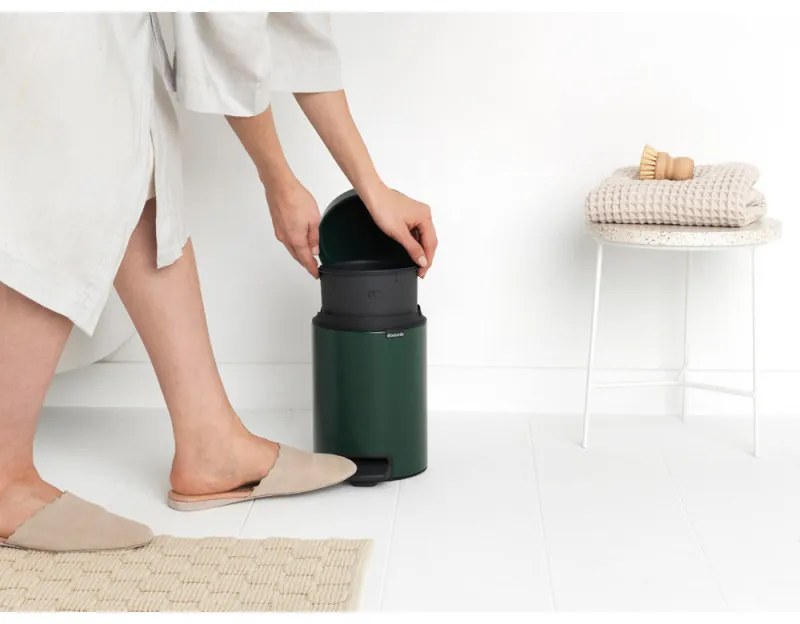 Cos de gunoi cu pedala Brabantia NewIcon 1003196, 3 L, Inchidere lina, Baza antiderapanta, Verde inchis