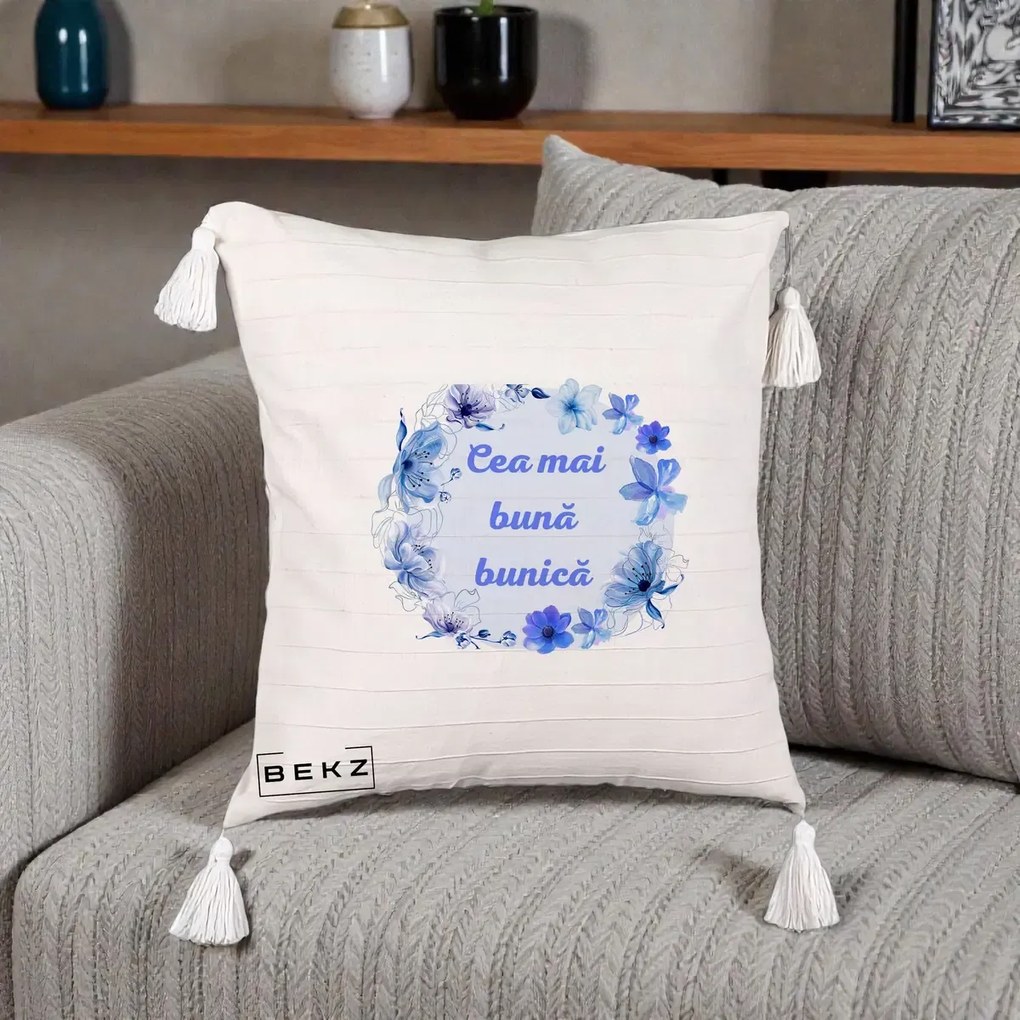 Cadou pentru Bunica - Perna Personalizata Cea Mai Buna Bunica Coronita Flori Albastre Acuarela, 40x40 cm, Bej cu Franjuri, Husa Detasabila, Perna Inclusa, BEKZ®