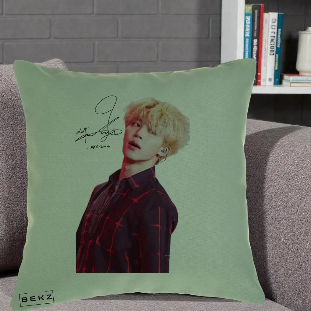 Perna Personalizata K-pop BTS Jimin Portret Artistic par Blond Autograf, 40x40 cm, Verde, Husa Detasabila, Perna Inclusa, BEKZ®