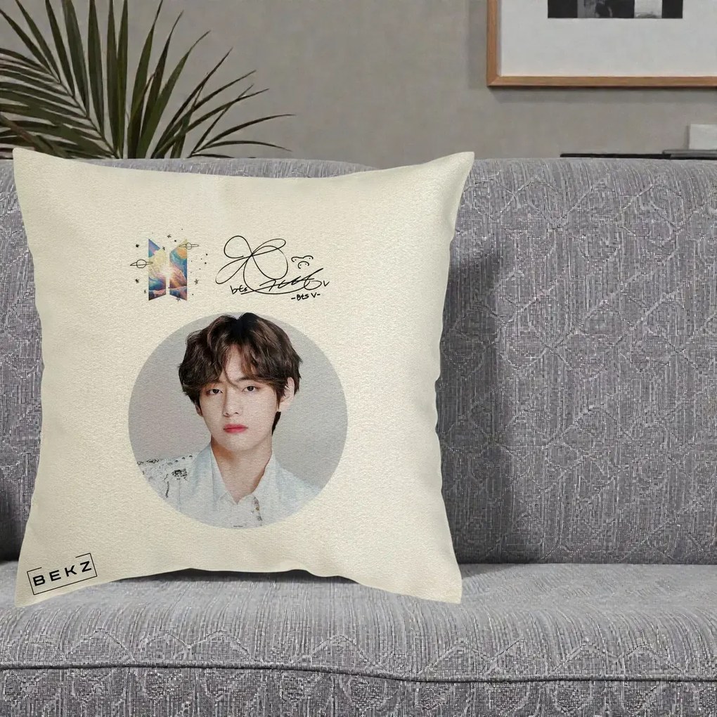 Perna Personalizata K-pop BTS V Taehyung Portret Cerc Autograf, 40x40 cm, Ecru, Husa Detasabila, Perna Inclusa, BEKZ®
